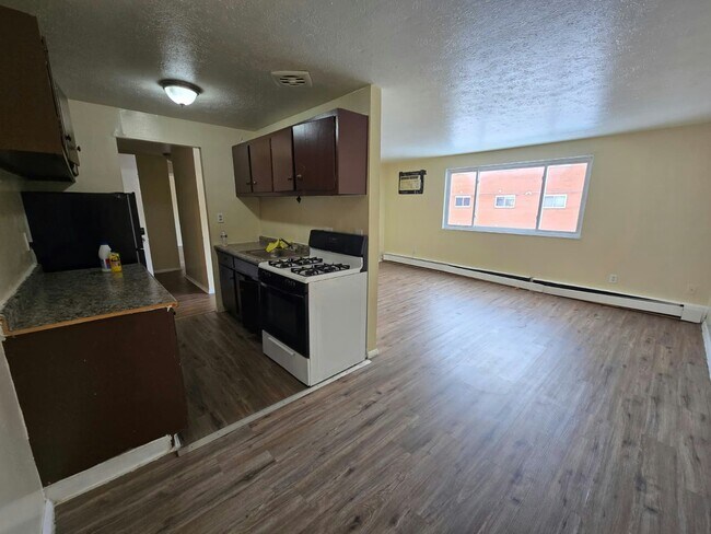 Building Photo - 14815 Euclid Ave