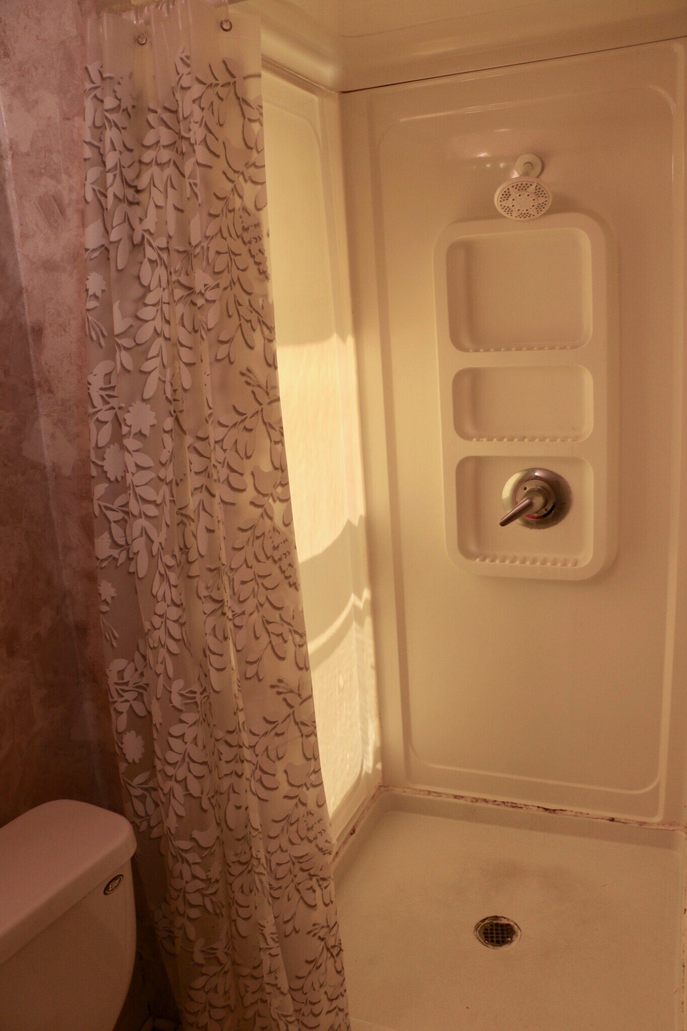 Shower Main Level - 525 N 5th St