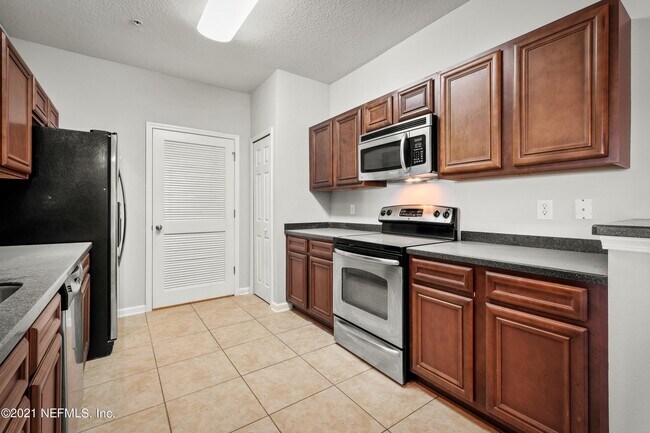 Building Photo - 4920 Key Lime Dr