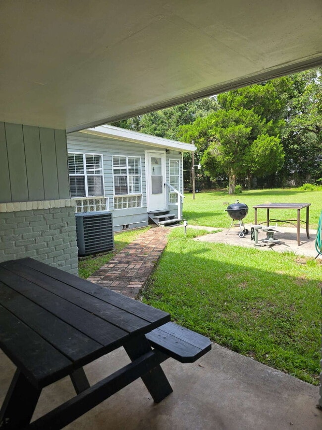 Building Photo - Need a mother-in-law suite or a kid cave?