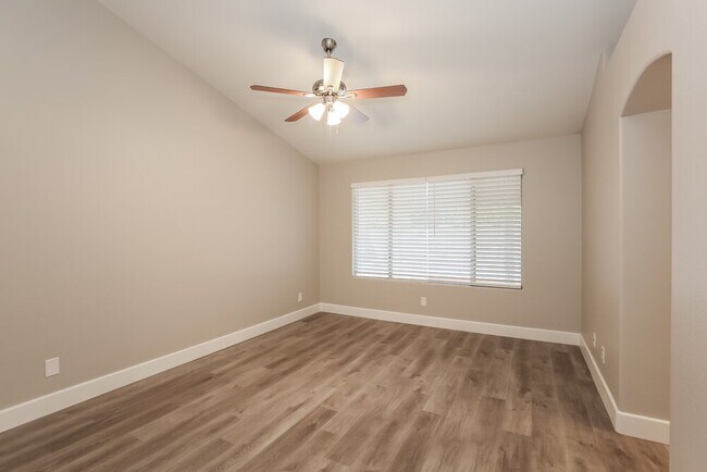 Building Photo - 4141 Oak Bay