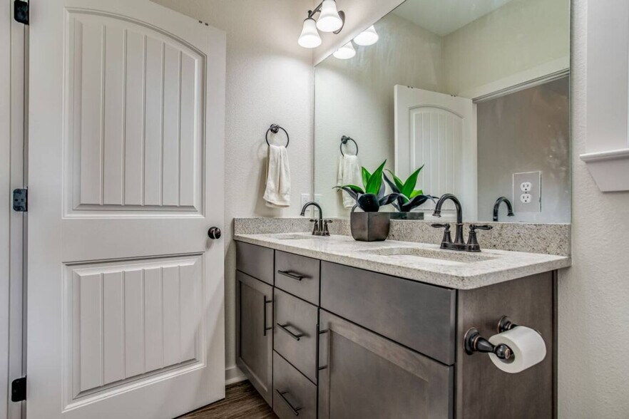 Building Photo - 410 N C St