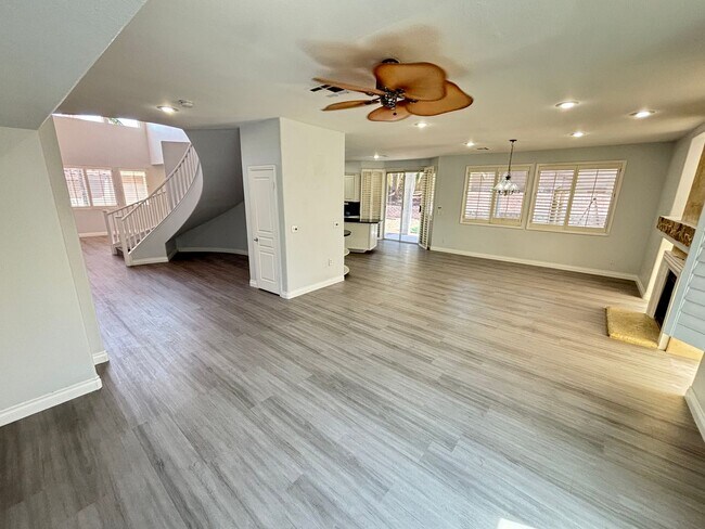 Building Photo - Elegant 4Bed/5Bath/3Car gated residence located near Silverado Ranch
