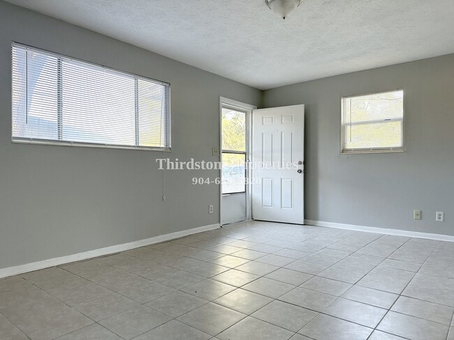 Building Photo - 2428 Miss Muffet Ln W