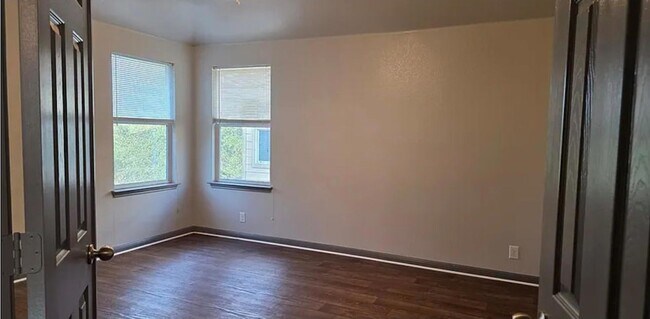 Building Photo - 2228 Nestlewood Dr