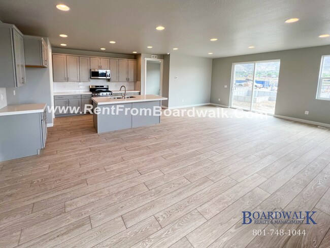 Building Photo - Modern Town Home in Highland!