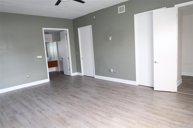 Building Photo - 1002 Channelside Dr