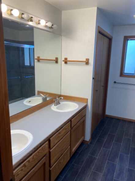 Building Photo - 60637 Devon Cir