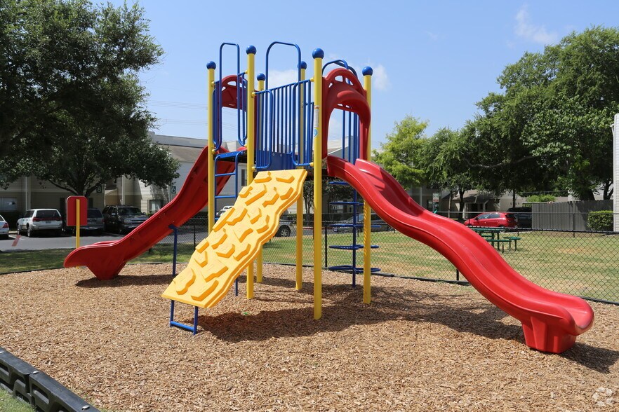 Playground - Broadway Oaks Apartment Homes