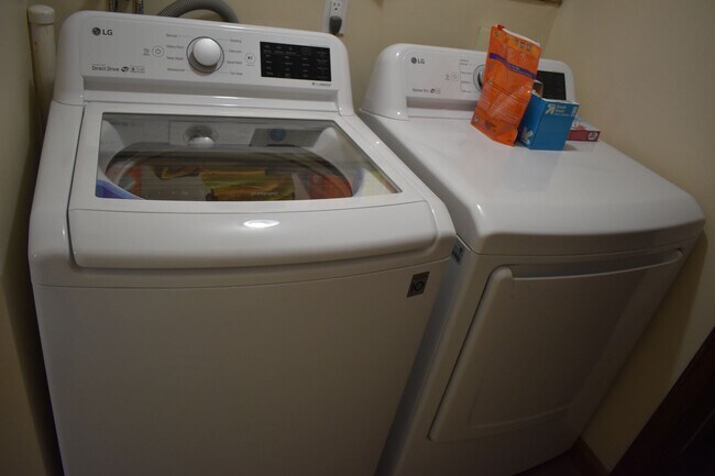 Building Photo - 25% off 1st months rent! Well maintained, ...