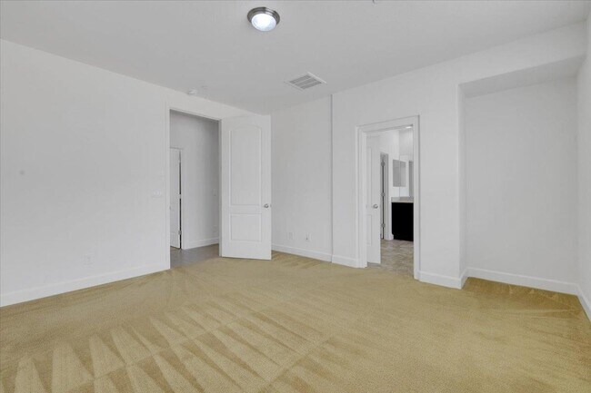 Building Photo - 5658 Stonehaven Dr