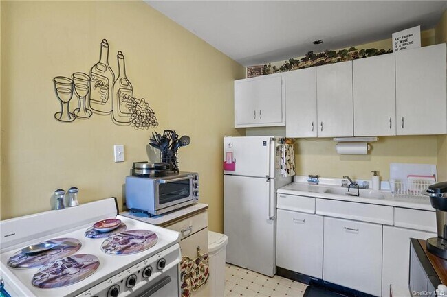 Building Photo - 4 Montgomery Rd