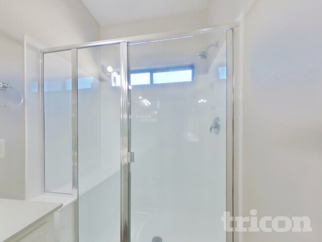 Building Photo - 16823 W Cottonwood St