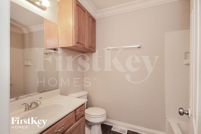 Building Photo - 949 Symphony Dr