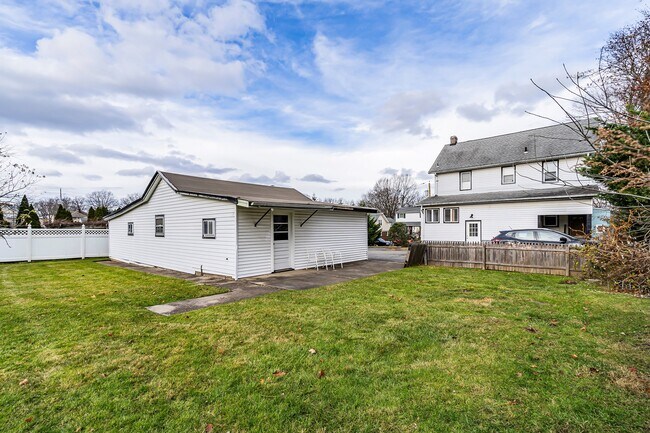 Building Photo - 39 Marley Ave