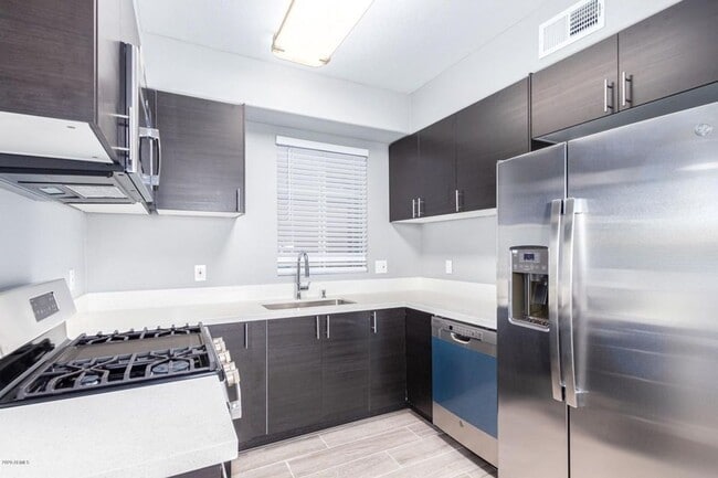 Building Photo - 3 bed remodeled  Old Town condo w/garage