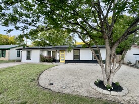Building Photo - 5307 Wellington Dr
