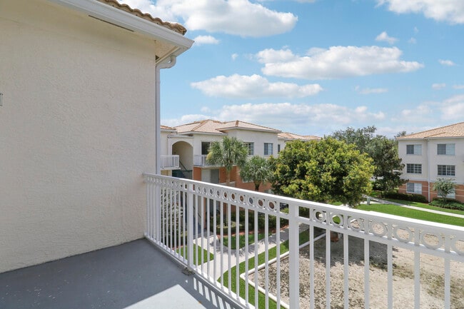 Building Photo - 4302 Myrtlewood Cir W