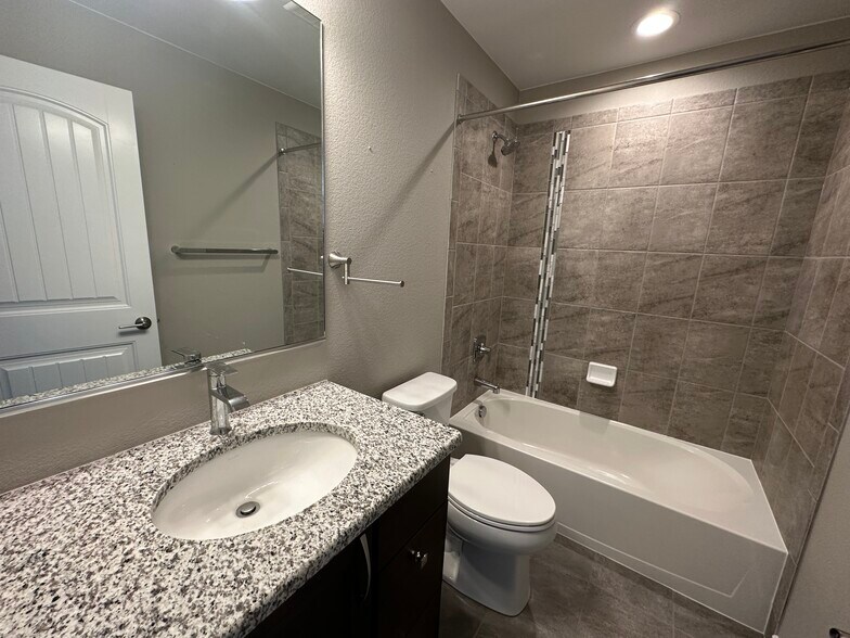 Building Photo - 6737 Sedgerock Ln