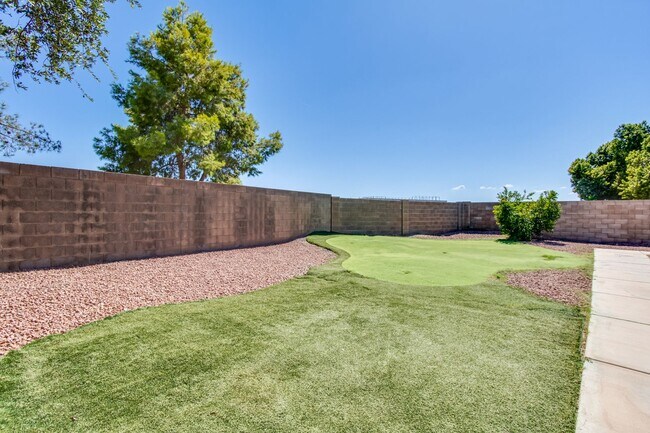 Building Photo - GORGEOUS home in the highly desired Arrowh...