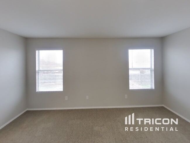 Building Photo - 1601 Vineridge Ln