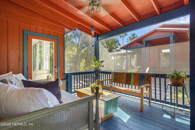 Building Photo - 290 St George St