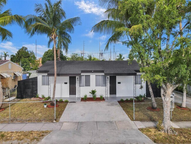 Building Photo - 708 N 20th Ave