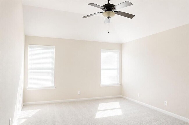 Building Photo - 100 Lightfoot Ct
