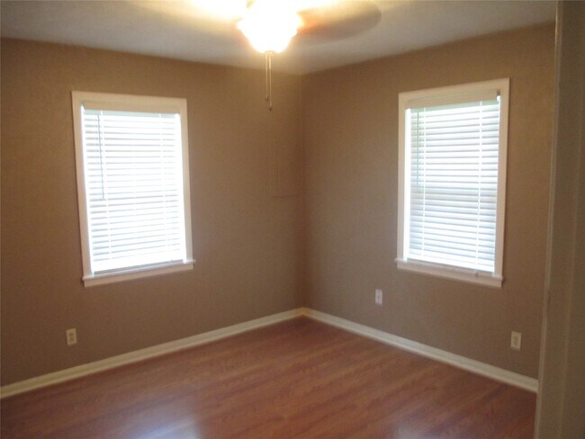 Building Photo - 19 28th St N