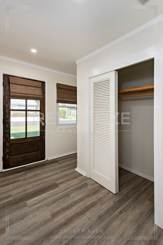 Building Photo - Perfect 3 Bd / 2 Ba Olde Towne Daphne Home!