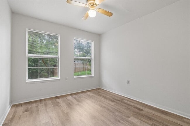 Building Photo - 1304 Delano St