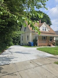 Building Photo - 429 Lake St