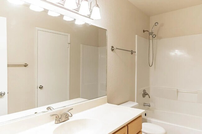 Building Photo - Stylish 2BR/2BA with Pool, In-Unit Laundry & Carport in Central Modesto – 1,182 Sq Ft