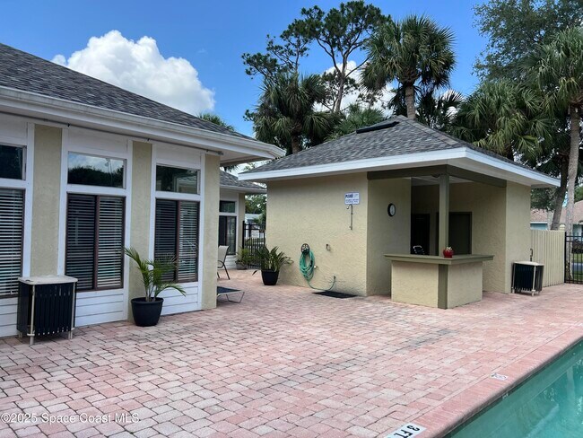 Building Photo - 3550 Sable Palm Ln
