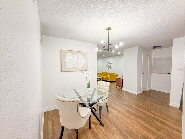 Building Photo - 2120 El Paseo St