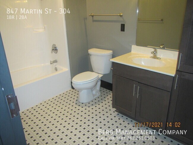 Building Photo - 847 Martin St