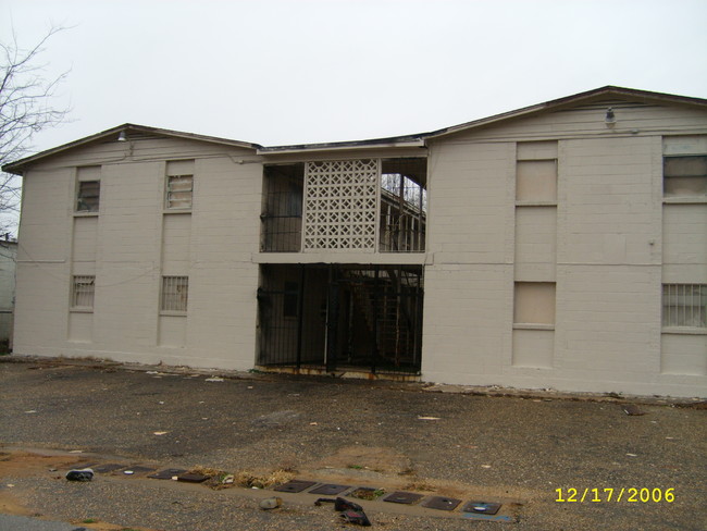 Primary Photo - 620 Cedar St