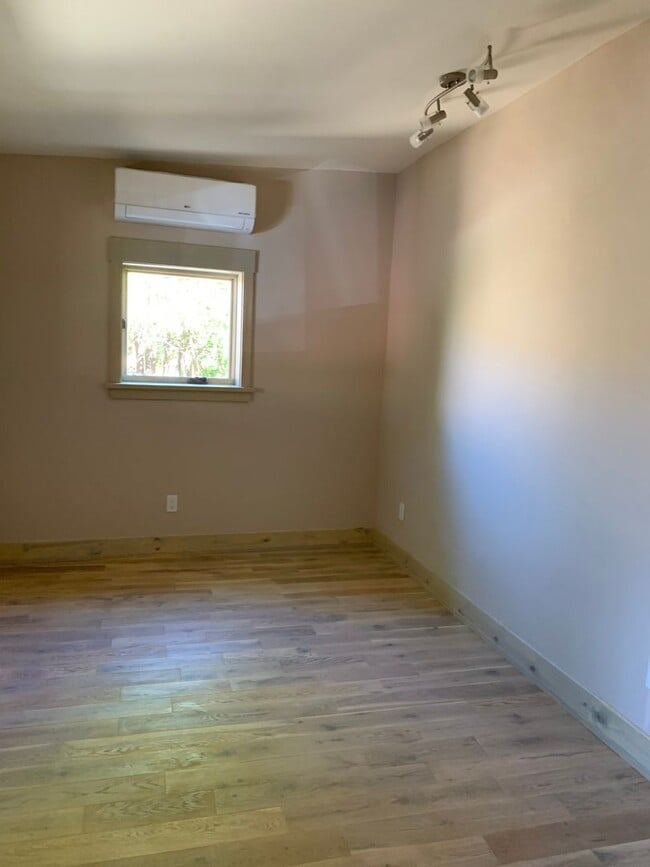 Building Photo - Sweet downtown Adobe Home