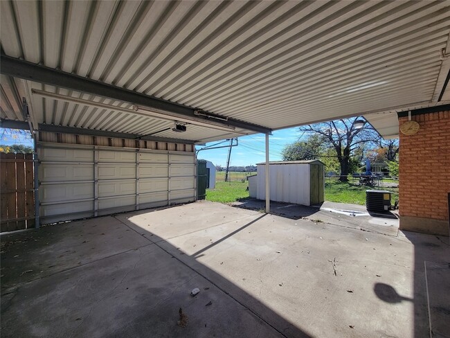 Building Photo - 3820 Modlin St