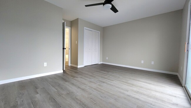 Building Photo - Beautiful, newly renovated 2 bedroom townh...