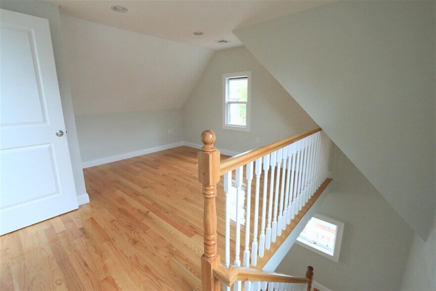 Building Photo - 29 Elmwood St