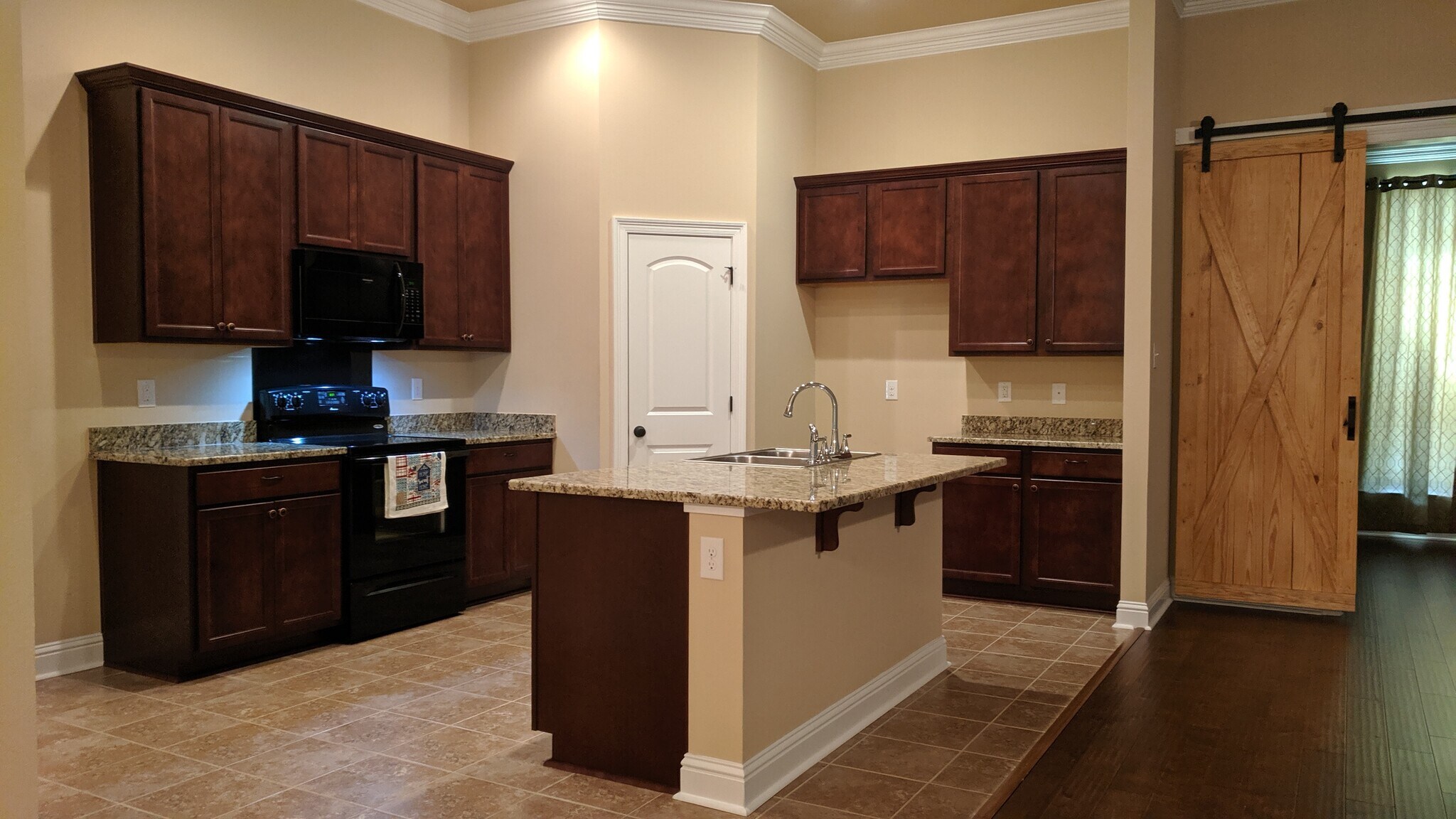 Building Photo - 742 Red Pine Dr