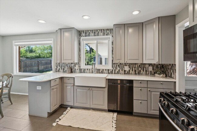 Building Photo - Move-In Ready Ranch with Modern Upgrades a...