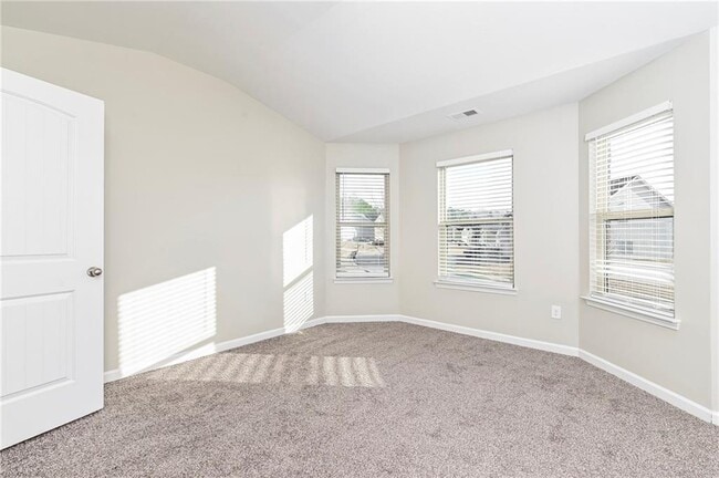 Building Photo - 1142 Paramount Dr