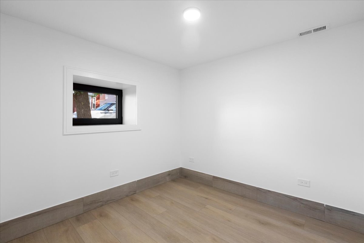 Building Photo - 1929 N Drake Ave