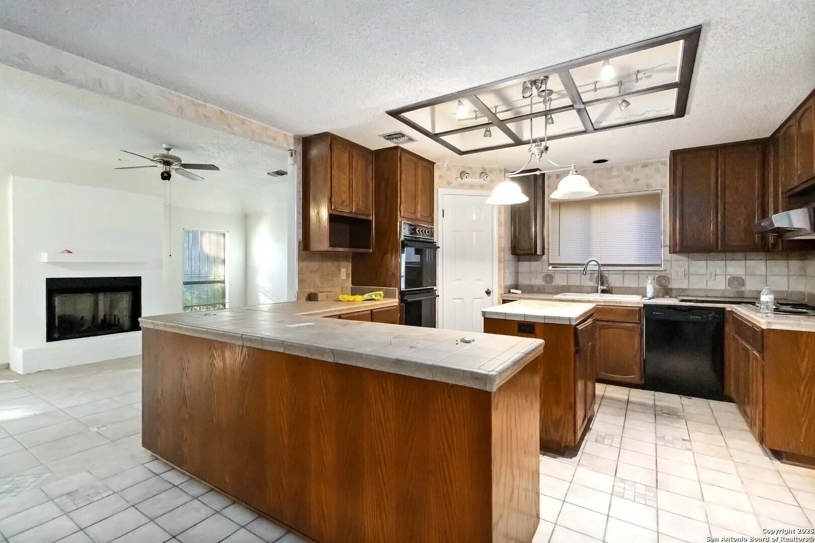 Building Photo - 17915 Summer Knoll Dr