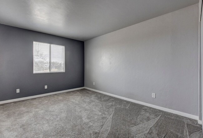 Building Photo - College Students Welcome! Rent this 3 Bedroom, 2.5 Bathroom Condo for Rent!