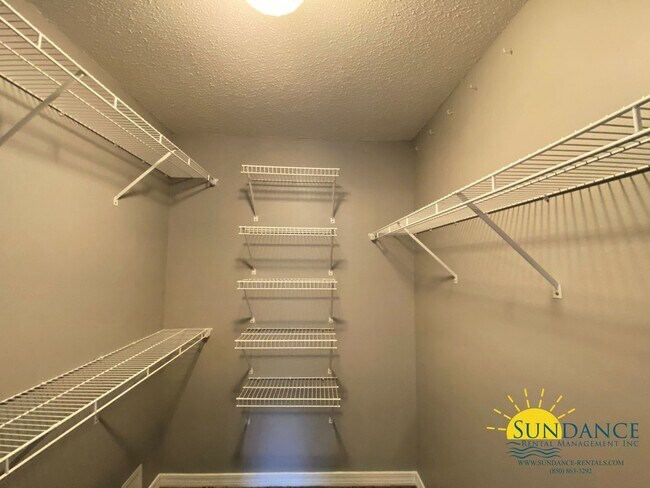 Building Photo - Lovely 4 Bedroom Home in Ridgecrest Subdivision