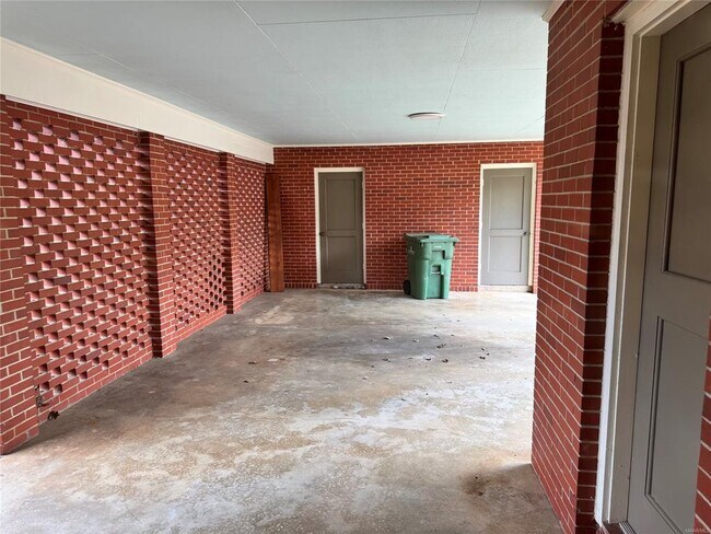Building Photo - 2914 Sumter Ave