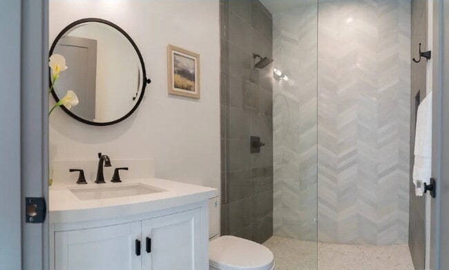 Building Photo - Larchmont Village Membership Community Shared Room